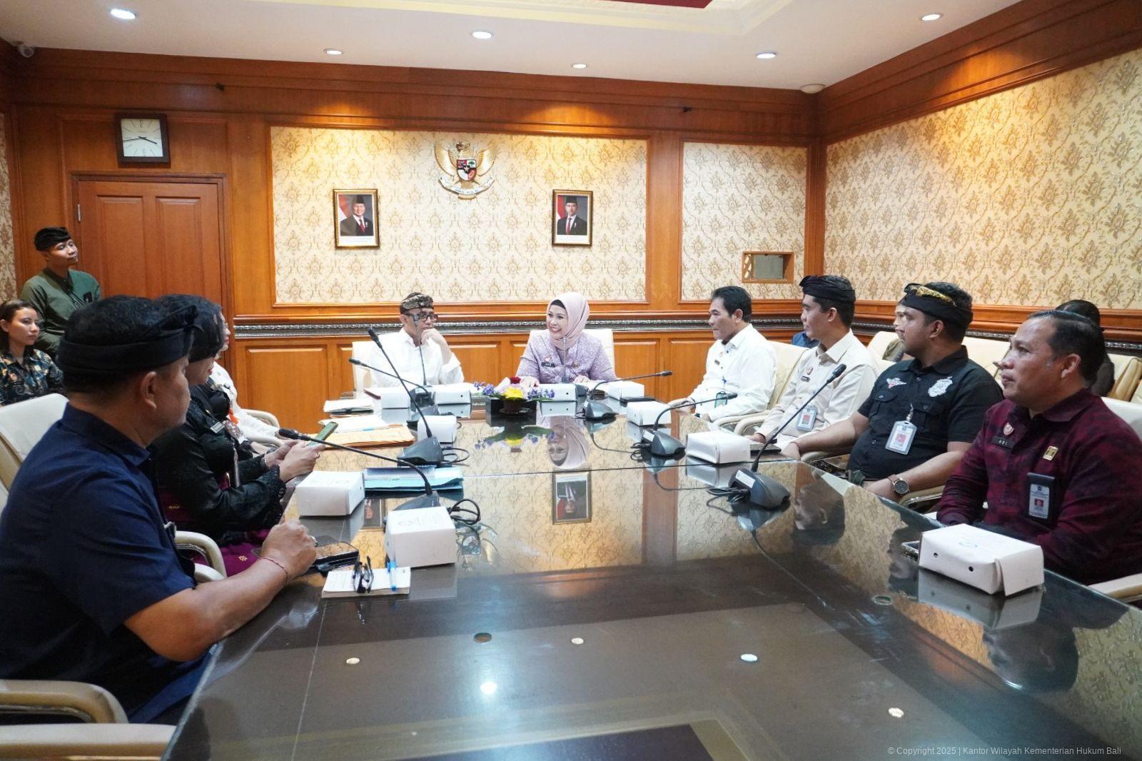 Komitmen_Kanwil_Kemenkum_Bali_Wujudkan_Layanan_Hukum_Inklusif_bagi_Masyarakat_Denpasar7.jpg